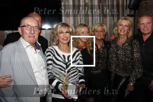 Aalsmeer 18 november 2019
Bonnie st Claire viert haar 70e verjaardag in de Praam in Aalsmeer.