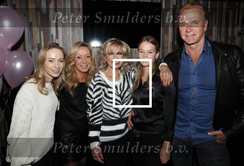 Aalsmeer 18 november 2019
Bonnie st Claire viert haar 70e verjaardag in de Praam in Aalsmeer. Bonnie met Wino Romy en Jacky Omzigt en Sylvana Borsato