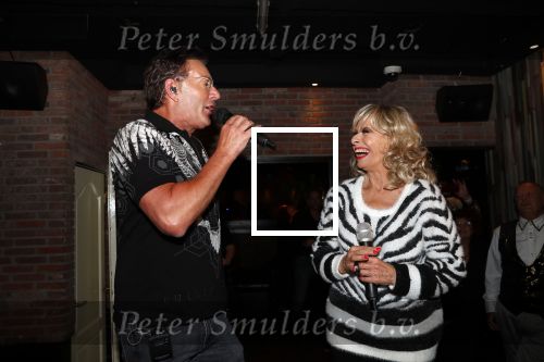 Aalsmeer 18 november 2019
Bonnie st Claire viert haar 70e verjaardag in de Praam in Aalsmeer. Bonnie met Gerard Joling