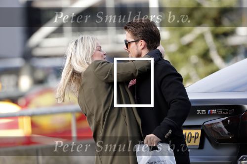 Schiphol 29 november 2019
Andre Hazes en zijn neef/vriend Djarno Hofland arriveren op schiphol nadat ze samen in New York NY zijn geweest. Bridget Maasland haalt hem op met de BMW X6 van Andre. Ze stond buiten te wachten