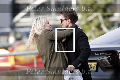 Schiphol 29 november 2019
Andre Hazes en zijn neef/vriend Djarno Hofland arriveren op schiphol nadat ze samen in New York NY zijn geweest. Bridget Maasland haalt hem op met de BMW X6 van Andre. Ze stond buiten te wachten