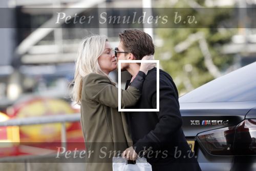 Schiphol 29 november 2019
Andre Hazes en zijn neef/vriend Djarno Hofland arriveren op schiphol nadat ze samen in New York NY zijn geweest. Bridget Maasland haalt hem op met de BMW X6 van Andre. Ze stond buiten te wachten
