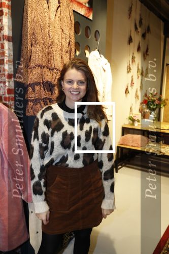 Beverwijk 23 november 2019
Opening winkel van Moise Trustfull in het centrum van Beverwijk.
Haar vader Orlando en moeder Quinty zijn natuurlijk aanwezig. Britt Scholte