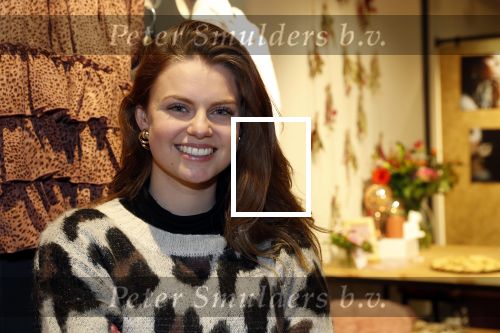 Beverwijk 23 november 2019
Opening winkel van Moise Trustfull in het centrum van Beverwijk.
Haar vader Orlando en moeder Quinty zijn natuurlijk aanwezig. Britt Scholte