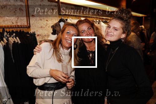 Amsterdam 27 november 2019
Opening winkel Modetheater By Caroline V Eeden van Chateau Meiland bij 9 straatjes. andere eigenaar met zus Patrick en Duncan Huisman