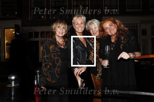 Amsterdam 27 november 2019
Opening winkel Modetheater By Caroline V Eeden van Chateau Meiland bij 9 straatjes. Met mede eigenaressen