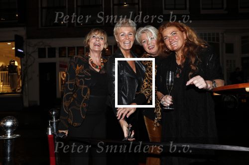 Amsterdam 27 november 2019
Opening winkel Modetheater By Caroline V Eeden van Chateau Meiland bij 9 straatjes. Met mede eigenaressen