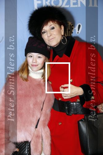 Amsterdam 16 november 2019
Premiere Frozen 2 in Tuschinski. Chazia Mourali met dochter