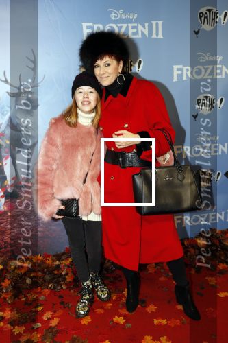 Amsterdam 16 november 2019
Premiere Frozen 2 in Tuschinski. Chazia Mourali met dochter