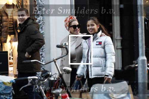Amsterdam 30 november 2019
Connie Witteman met kleindochter aan het winkelen op de pc hooftstraat.
