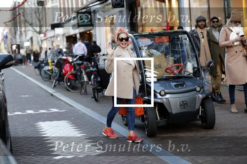 Amsterdam 30 november 2019
Connie Witteman met kleindochter aan het winkelen op de pc hooftstraat.