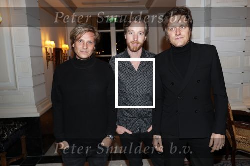 Amsterdam 25 november 2019
Boekpresentatie Victor Mids en Oscar Verpoort ( MINDFUCK) in het Amstel Hotel . Hans Kazan krijgt het eerste exemplaar. Di-Rect