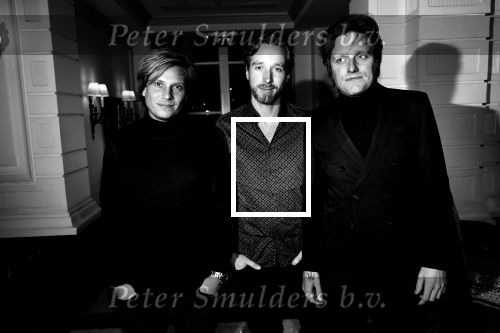 Amsterdam 25 november 2019
Boekpresentatie Victor Mids en Oscar Verpoort ( MINDFUCK) in het Amstel Hotel . Hans Kazan krijgt het eerste exemplaar. Di-Rect