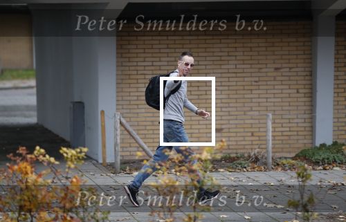 Amsterdam 15 november 2019
Dolf Jansen rennend op straat in zijn gewone kleren.