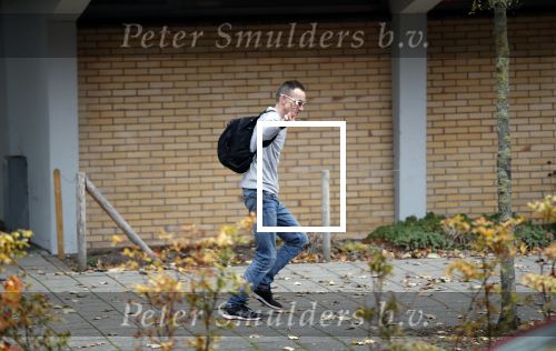 Amsterdam 15 november 2019
Dolf Jansen rennend op straat in zijn gewone kleren.