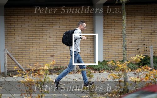Amsterdam 15 november 2019
Dolf Jansen rennend op straat in zijn gewone kleren.