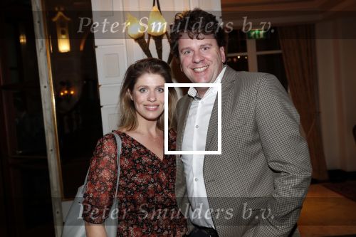 Amsterdam 25 november 2019
Boekpresentatie Victor Mids en Oscar Verpoort ( MINDFUCK) in het Amstel Hotel . Hans Kazan krijgt het eerste exemplaar. Dominic Seldis met zijn vrouw