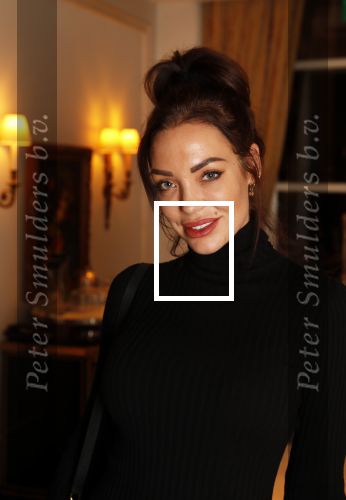 Amsterdam 25 november 2019
Boekpresentatie Victor Mids en Oscar Verpoort ( MINDFUCK) in het Amstel Hotel . Hans Kazan krijgt het eerste exemplaar. Dorien Rose  kwam met haar zus
