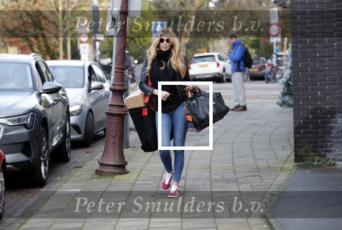 December 1 december 2019
Estelle Cruijff op weg naar haar huis.