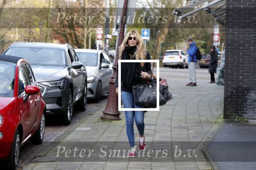 December 1 december 2019
Estelle Cruijff op weg naar haar huis.