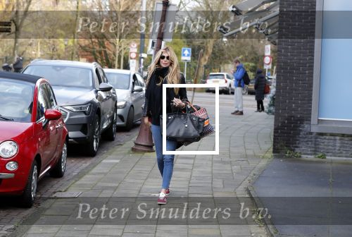 December 1 december 2019
Estelle Cruijff op weg naar haar huis.