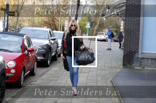 December 1 december 2019
Estelle Cruijff op weg naar haar huis.