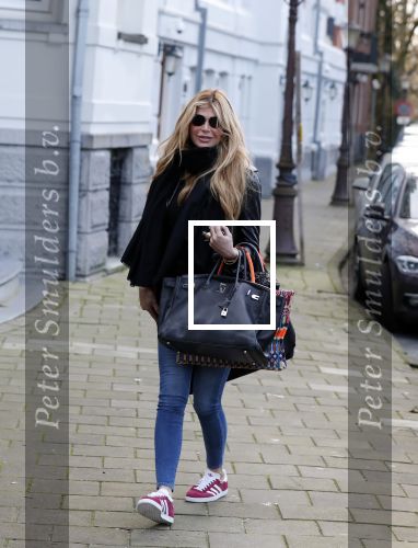 December 1 december 2019
Estelle Cruijff op weg naar haar huis.