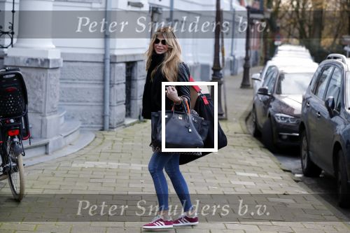 December 1 december 2019
Estelle Cruijff op weg naar haar huis.