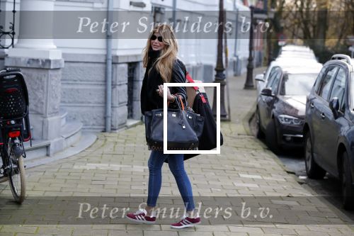 December 1 december 2019
Estelle Cruijff op weg naar haar huis.