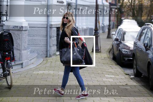 December 1 december 2019
Estelle Cruijff op weg naar haar huis.