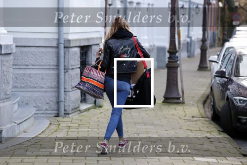 December 1 december 2019
Estelle Cruijff op weg naar haar huis.
