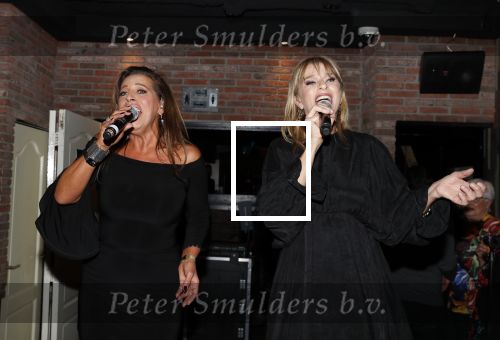 Aalsmeer 18 november 2019
Bonnie st Claire viert haar 70e verjaardag in de Praam in Aalsmeer.
Esther Oosterbeek en Anita Heilker