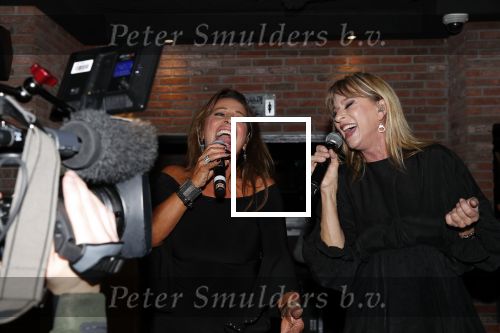 Aalsmeer 18 november 2019
Bonnie st Claire viert haar 70e verjaardag in de Praam in Aalsmeer.
Esther Oosterbeek en Anita Heilker