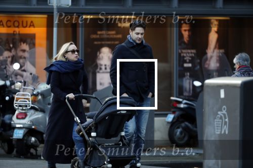 Amsterdam 30 november 2019
Eva Jinek met partner achter de kinderwagen.