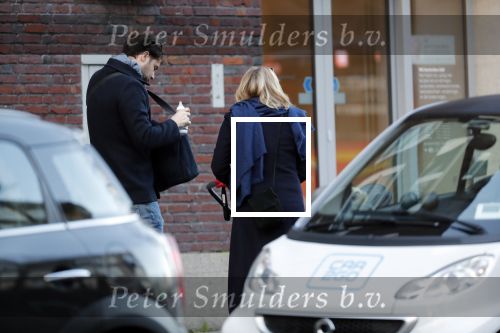 Amsterdam 30 november 2019
Eva Jinek met partner achter de kinderwagen.