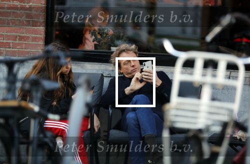 Amsterdam 30 november 2019
Fokke de Jong ( eigenaar Suit supply) met zijn dochter op terras