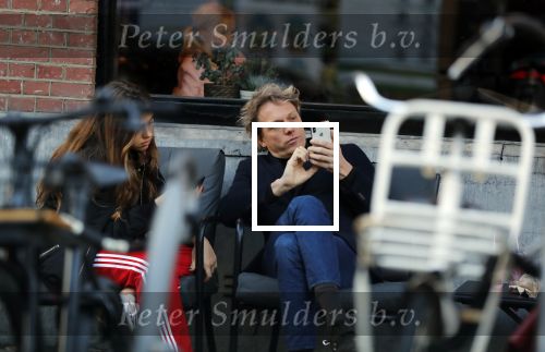 Amsterdam 30 november 2019
Fokke de Jong ( eigenaar Suit supply) met zijn dochter op terras