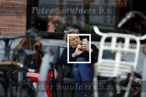 Amsterdam 30 november 2019
Fokke de Jong ( eigenaar Suit supply) met zijn dochter op terras