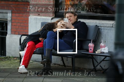 Amsterdam 30 november 2019
Fokke de Jong ( eigenaar Suit supply) met zijn dochter op terras