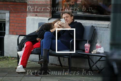 Amsterdam 30 november 2019
Fokke de Jong ( eigenaar Suit supply) met zijn dochter op terras