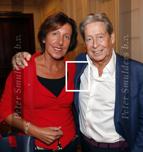 Amsterdam 25 november 2019
Boekpresentatie Victor Mids en Oscar Verpoort ( MINDFUCK) in het Amstel Hotel . Hans Kazan krijgt het eerste exemplaar. Hans met zijn vrouw Wendy