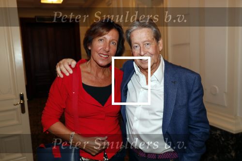 Amsterdam 25 november 2019
Boekpresentatie Victor Mids en Oscar Verpoort ( MINDFUCK) in het Amstel Hotel . Hans Kazan krijgt het eerste exemplaar. Hans met zijn vrouw Wendy