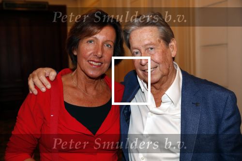 Amsterdam 25 november 2019
Boekpresentatie Victor Mids en Oscar Verpoort ( MINDFUCK) in het Amstel Hotel . Hans Kazan krijgt het eerste exemplaar. Hans met zijn vrouw Wendy
