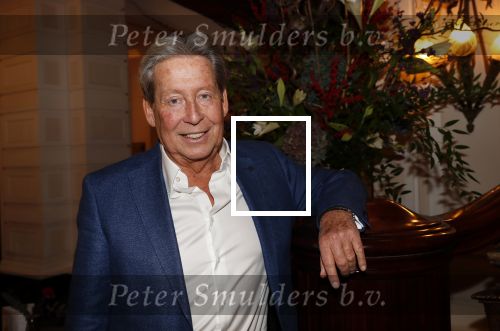 Amsterdam 25 november 2019
Boekpresentatie Victor Mids en Oscar Verpoort ( MINDFUCK) in het Amstel Hotel . Hans Kazan krijgt het eerste exemplaar.