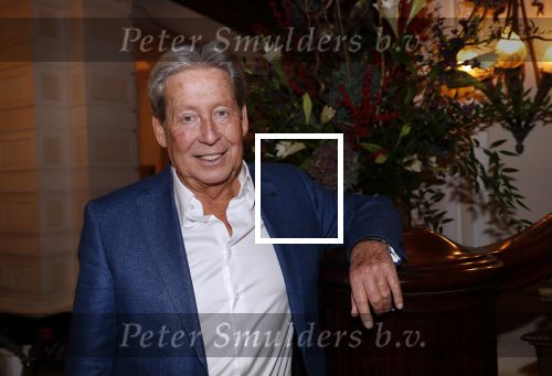 Amsterdam 25 november 2019
Boekpresentatie Victor Mids en Oscar Verpoort ( MINDFUCK) in het Amstel Hotel . Hans Kazan krijgt het eerste exemplaar.
