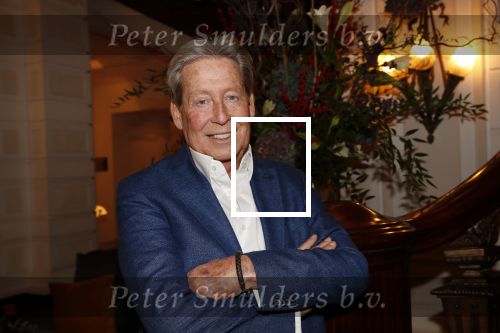 Amsterdam 25 november 2019
Boekpresentatie Victor Mids en Oscar Verpoort ( MINDFUCK) in het Amstel Hotel . Hans Kazan krijgt het eerste exemplaar.