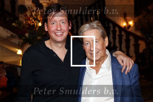 Amsterdam 25 november 2019
Boekpresentatie Victor Mids en Oscar Verpoort ( MINDFUCK) in het Amstel Hotel . Hans Kazan krijgt het eerste exemplaar. Hans met zoon Steven
