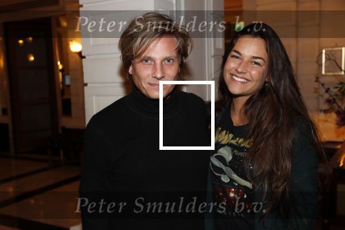 Amsterdam 25 november 2019
Boekpresentatie Victor Mis en Oscar Verport ( MINDFUCK) in het Amstel Hotel . Hans Kazan krijgt het eerste exemplaar. Jamie Westland (Di-Rect) kwam met zijn vriendin