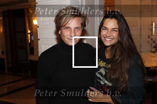 Amsterdam 25 november 2019
Boekpresentatie Victor Mis en Oscar Verport ( MINDFUCK) in het Amstel Hotel . Hans Kazan krijgt het eerste exemplaar. Jamie Westland (Di-Rect) kwam met zijn vriendin