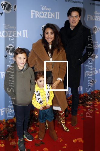 Amsterdam 16 november 2019
Premiere Frozen 2 in Tuschinski. janine Kho met kinderen en â€¦